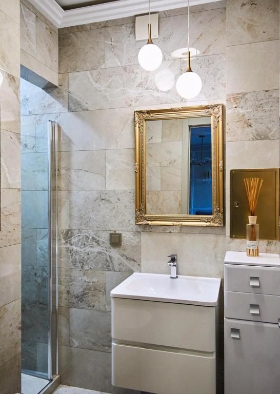 Апартаменты SO Retreat to a Quiet Leafy Street near the Buzz of Downtown Минск-55