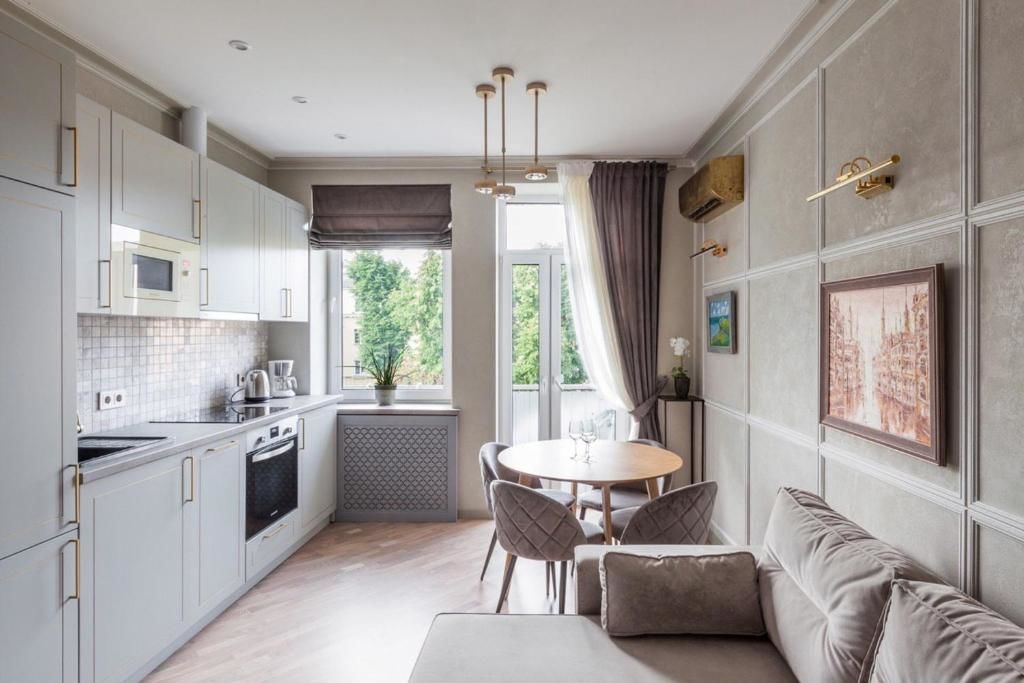 Апартаменты SO Retreat to a Quiet Leafy Street near the Buzz of Downtown Минск-73