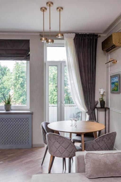 Апартаменты SO Retreat to a Quiet Leafy Street near the Buzz of Downtown Минск-74
