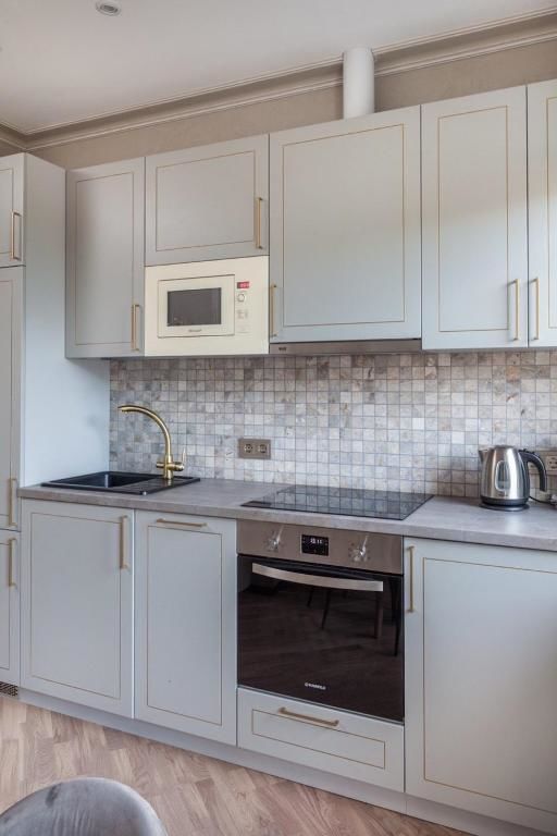 Апартаменты SO Retreat to a Quiet Leafy Street near the Buzz of Downtown Минск-75