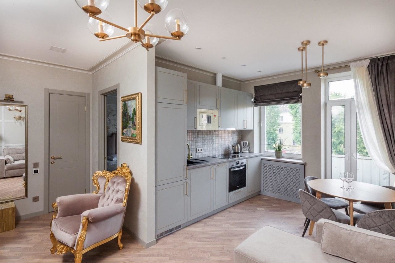 Апартаменты SO Retreat to a Quiet Leafy Street near the Buzz of Downtown Минск-11