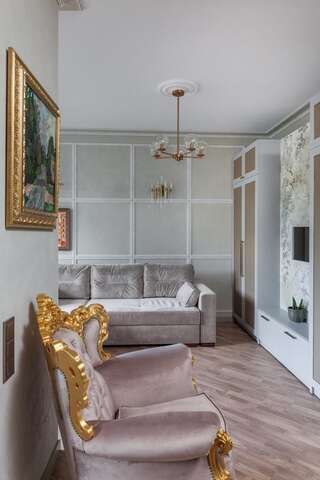 Апартаменты SO Retreat to a Quiet Leafy Street near the Buzz of Downtown Минск Апартаменты-1