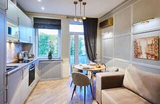Апартаменты SO Retreat to a Quiet Leafy Street near the Buzz of Downtown Минск Апартаменты-17