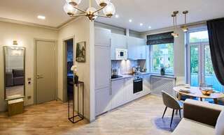Апартаменты SO Retreat to a Quiet Leafy Street near the Buzz of Downtown Минск Апартаменты-59