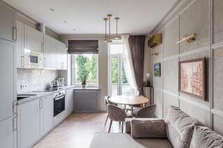 Апартаменты SO Retreat to a Quiet Leafy Street near the Buzz of Downtown Минск Апартаменты-70