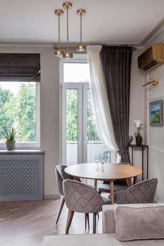 Апартаменты SO Retreat to a Quiet Leafy Street near the Buzz of Downtown Минск Апартаменты-71
