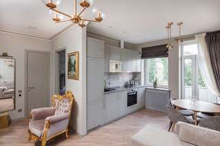 Апартаменты SO Retreat to a Quiet Leafy Street near the Buzz of Downtown Минск Апартаменты-8