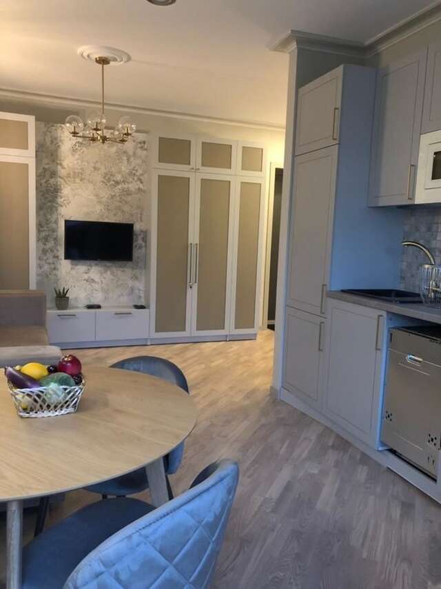 Апартаменты SO Retreat to a Quiet Leafy Street near the Buzz of Downtown Минск-18