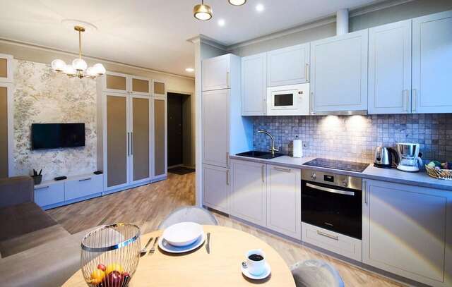 Апартаменты SO Retreat to a Quiet Leafy Street near the Buzz of Downtown Минск-23