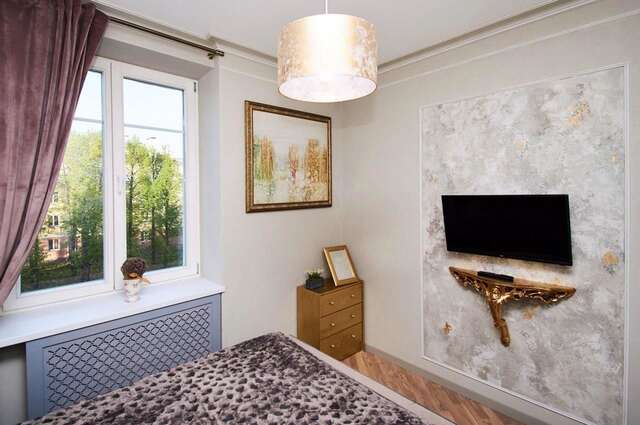Апартаменты SO Retreat to a Quiet Leafy Street near the Buzz of Downtown Минск-24