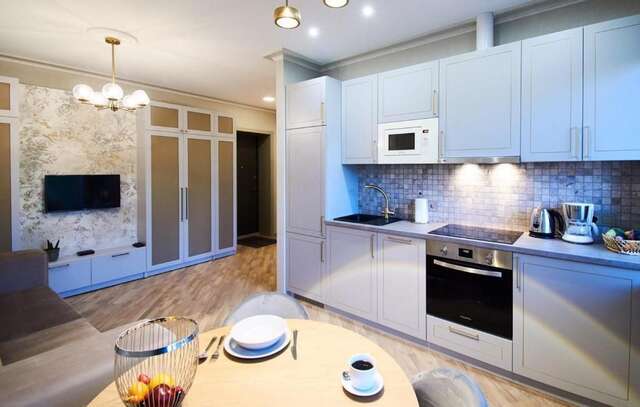 Апартаменты SO Retreat to a Quiet Leafy Street near the Buzz of Downtown Минск-43