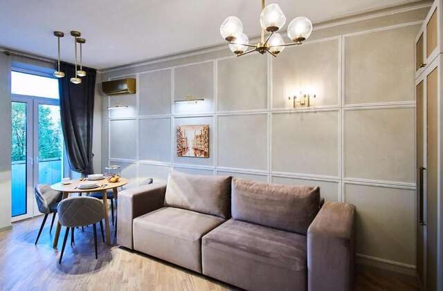 Апартаменты SO Retreat to a Quiet Leafy Street near the Buzz of Downtown Минск-48