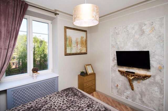 Апартаменты SO Retreat to a Quiet Leafy Street near the Buzz of Downtown Минск-51