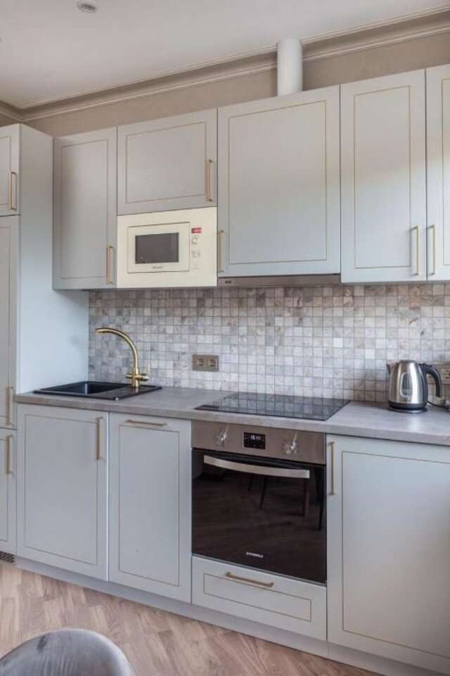 Апартаменты SO Retreat to a Quiet Leafy Street near the Buzz of Downtown Минск-74
